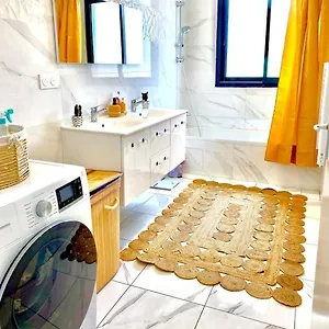 Vaste Tres Lumineux Appartement